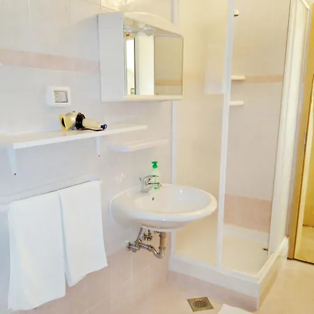 With Terrace And Garden Access Appartement Zambratija (Istria)