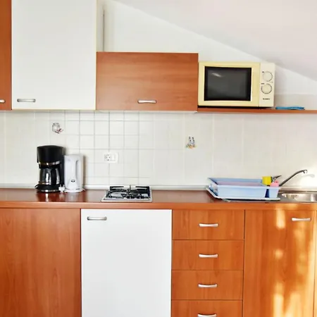 With Terrace And Garden Access Apartman Zambratija