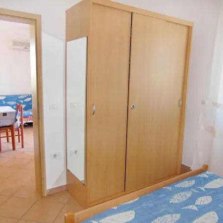 Apartman With Terrace And Garden Access Zambratija (Istria)