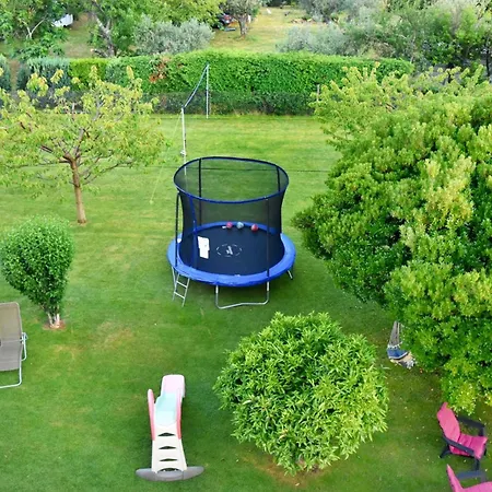 With Terrace And Garden Access Zambratija (Istria)