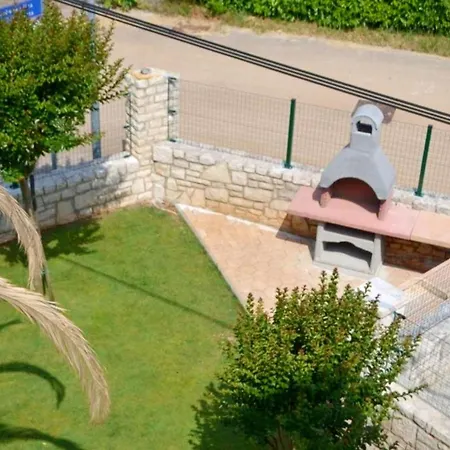 Apartman With Terrace And Garden Access Zambratija (Istria)