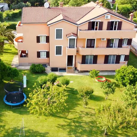 Apartman With Terrace And Garden Access *