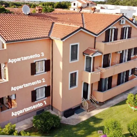 Apartman With Terrace And Garden Access *