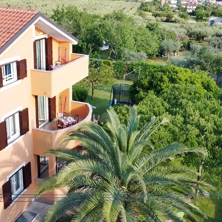 Apartman With Terrace And Garden Access