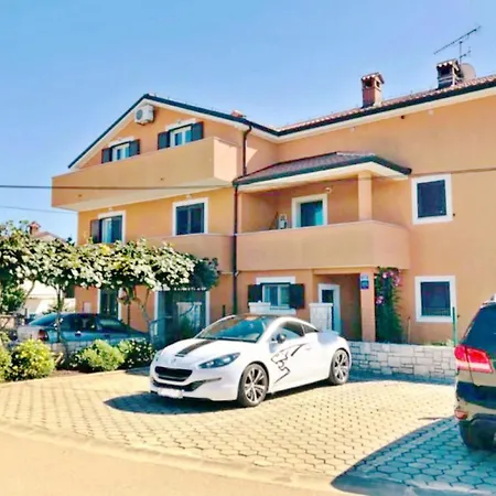 With Terrace And Garden Access *