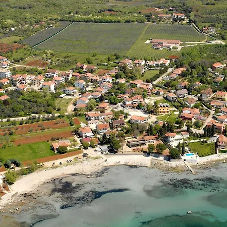 With Terrace And Garden Access * Zambratija